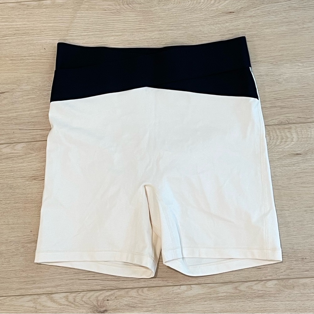 Bandier Le Ore Corso Crossover Biker Shorts